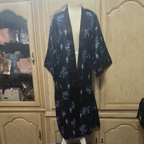 Elegant Navy Blue Floral Kimono - Picture 2 of 8